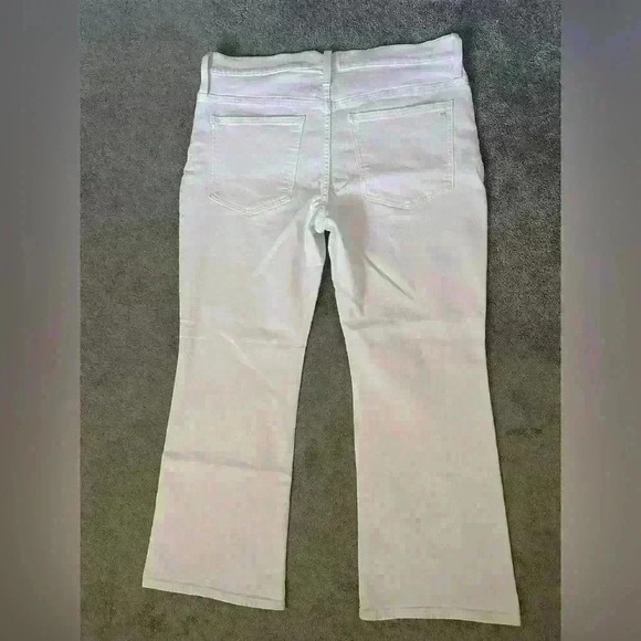 Madewell Petite Mid-Rise Kick Out Crop Jeans Pure White Size 31 Petite - Picture 4 of 9